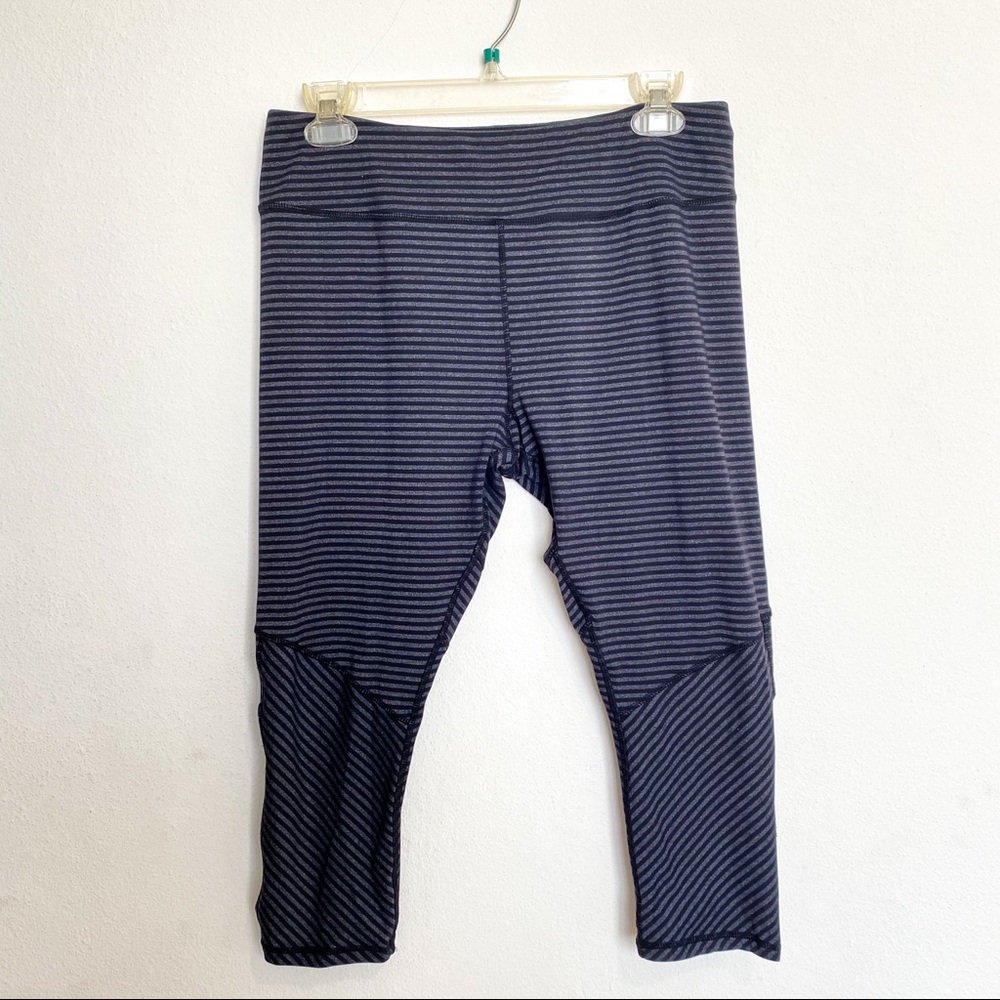 KYODAN CAPRI WORKOUT LEGGINGS LARGE GRAY